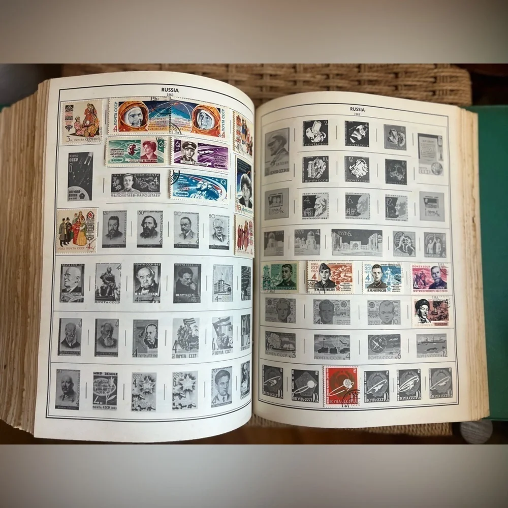 Rare Vintage H.E. Harris Senior Statesman World Stamp Album Collectible Stamps